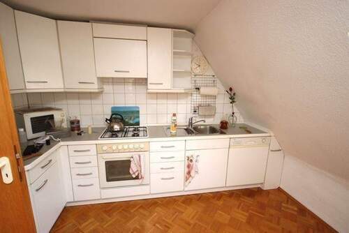 Küche mit Einbauküche, Teilansicht - 