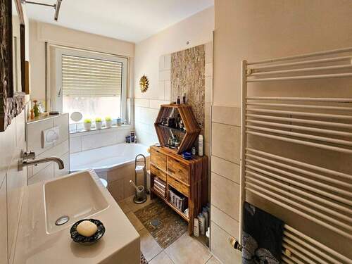 Bad im OG (zu 12a) - 