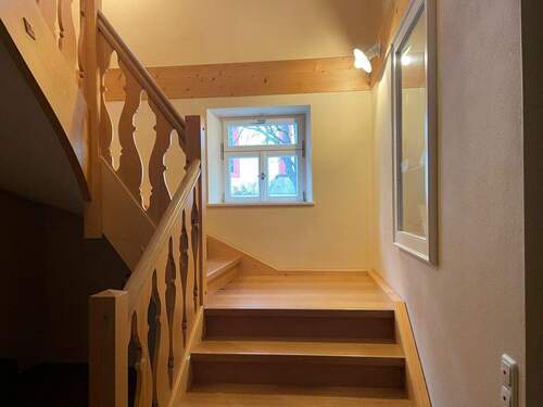 Treppenhaus vom Erdgeschoss in das Obergeschoss - 