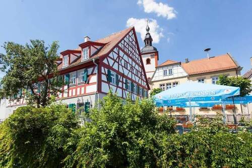 Außenansicht Südostseite - Hotel, Pension, Gasthof in Markt Nordheim