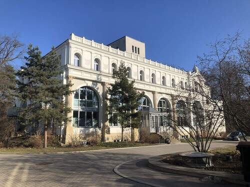 Herrenhaus.jpg - Ein Zuhause zum Verlieben – 3 Zimmer und Ihr eigener Garten!