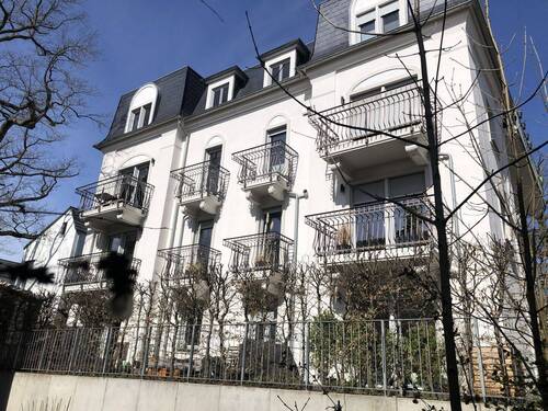 Blick zum eigenen Garten.jpg - Etagenwohnung mit 104,80 m&sup2; in Dresden zur Miete