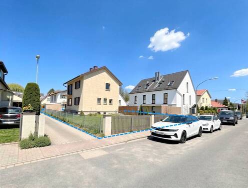 Straßenansicht Grundstück (Haus 1 und Haus 2) - 
