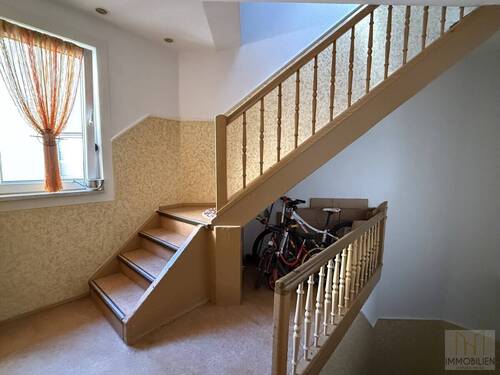 Treppenhaus - Mehrfamilienhaus, Wohnhaus mit 216,70 m&sup2; in Rudolstadt zum Kaufen