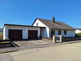 Ansicht - Großzügiges Einfamilienhaus mit Einliegerbereich, Doppelgarage und traumhaftem Fernblick