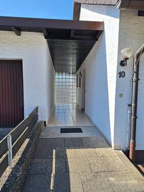 Eingangsbereich - 9 Zimmer Einfamilienhaus zum Kaufen in Greding