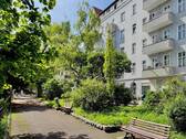 Park vor dem Objekt - 