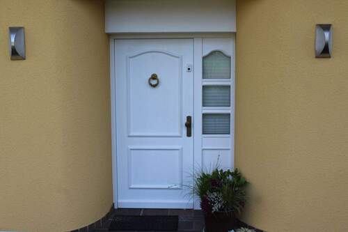 Einladender Hauseingang - 6 Zimmer Einfamilienhaus in Mühlhausen