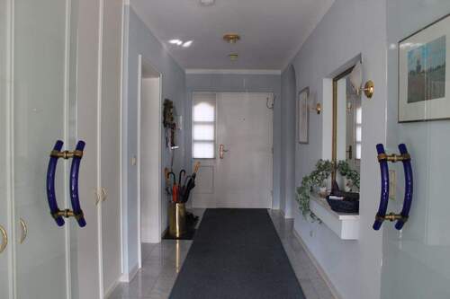 Nach dem Hauseingang erwartet Sie ... - Einfamilienhaus mit 246,00 m&sup2; in Mühlhausen zum Kaufen