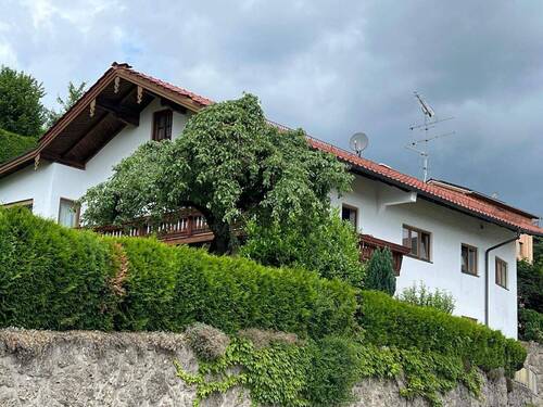 Hausansicht von Süden mit umlaufenden Balkon - 1 Zimmer Mehrfamilienhaus, Wohnhaus zum Kaufen in Rott am Inn