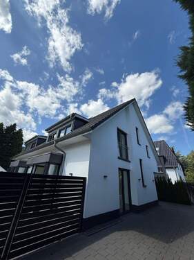 Außenansicht vorne.jpeg - 4 Zimmer Doppelhaushälfte zur Miete in Hamburg