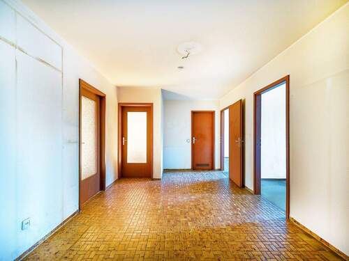 Diele - 4 Zimmer Etagenwohnung zum Kaufen in Eggenstein-Leopoldshafen