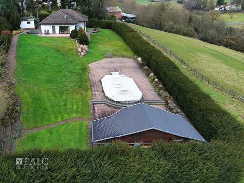 Vogelperspektive - 5 Zimmer Einfamilienhaus zum Kaufen in Idstein