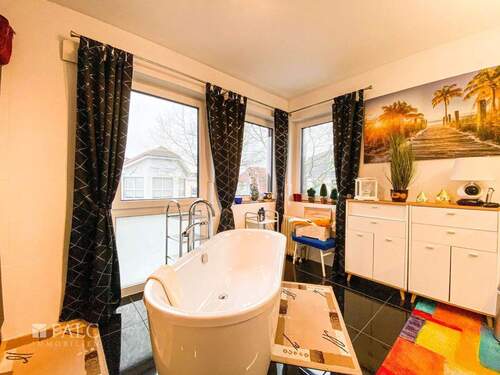 1. OG mit Badewanne rechte Seite - 