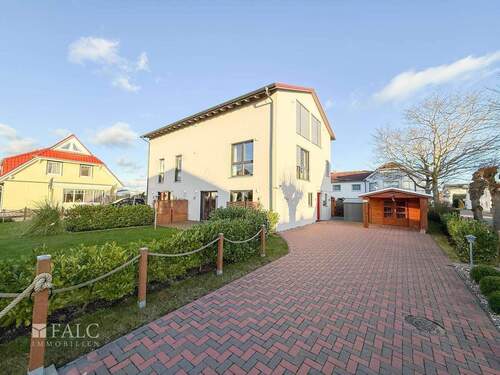 Hof Einfahrt - 4 Zimmer Doppelhaushälfte zum Kaufen in Breege