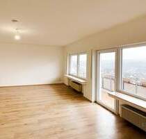Erdgeschosswohnung mit Seeblick: ETW (ca. 114m²) mit Fernsicht und Balkon am Sorpesee - Sundern Langscheid