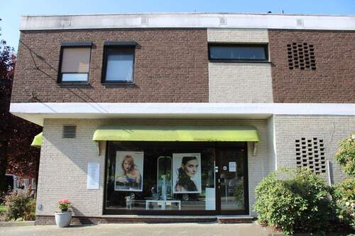 Gewerbeeingang - Ein Haus, das verbindet: Arbeiten, Wohnen, Wohlfühlen