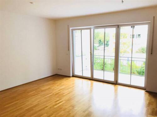 aWohnzimmer m. Balkon - 3 Zimmer Etagenwohnung zum Kaufen in München