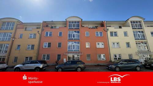 Gebäudeansicht - Modernes Zuhause mit zwei Balkonen