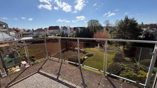 Balkon zugänglich vom Wohnzimmer - 
