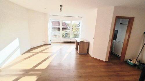 Wohnzimmer mit Zugnag Terrasse - 3 Zimmer Etagenwohnung zur Miete in Altusried