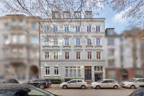 Haus Front - Charmante 3-Zimmer-Altbauwohnung in historischem Gebäude im Herzen von St. Georg
