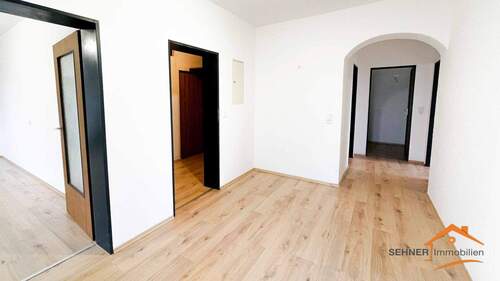 Diele - Etagenwohnung mit 90,00 m&sup2; in Sundern zum Kaufen