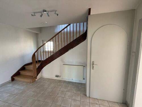 Flur EG m. Treppe in OG u. Kellerabgang - 