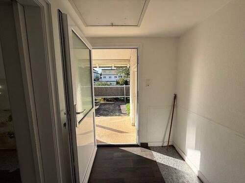 Küchenvorraum m. Terrassenausgang - 