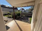 überdacht. Ausgang Terrasse u. Garten - 