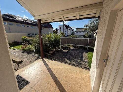 überdacht. Ausgang Terrasse u. Garten - 