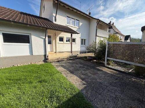 Hausrückansicht mit Terrasse - 