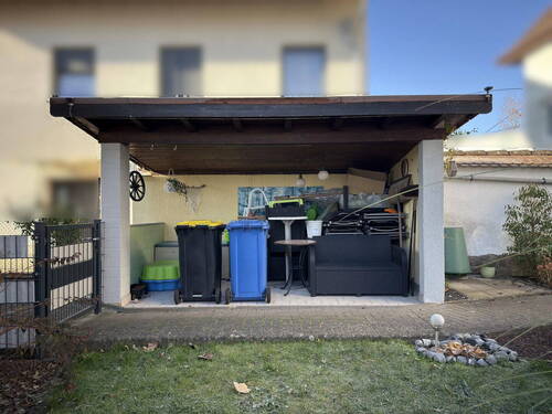 Überdachter Außenbereich - 8 Zimmer Mehrfamilienhaus, Wohnhaus in Butzbach