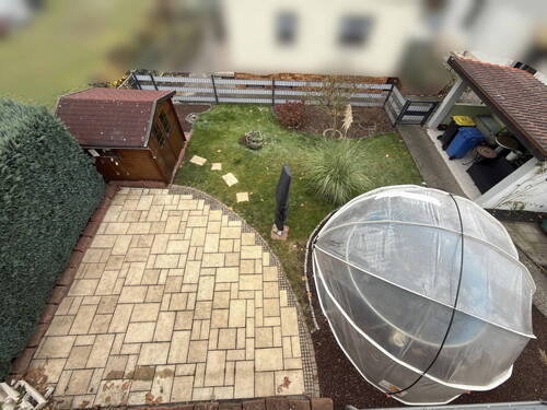 Blick in den Gartenbereich - Mehrfamilienhaus, Wohnhaus mit 190,10 m&sup2; in Butzbach zum Kaufen