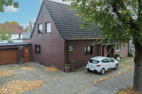 Hausansicht - Doppelhaushälfte in Moers-Hochstraß Schöne Lage! Schöner Preis!