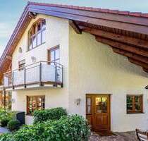 Aigner - Charmante, ruhig gelegene Doppelhaushälfte mit Sauna und idyllischem Garten mit Teich - Neubiberg