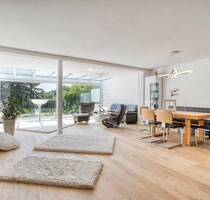 Am Ende der Straße steht ein Haus am See. Wohnen am Wasser - Modernes Traumhaus mit Seeblick - Hilden