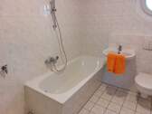 2tes Bad mit Wanne + WC + WM-A - 5 Zimmer Etagenwohnung in Chemnitz