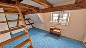 Kinderzimmer 2 mit Zugang Spitzboden - 