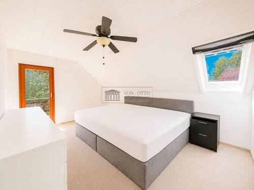 Schlafzimmer 2 mit Balkon OG - 