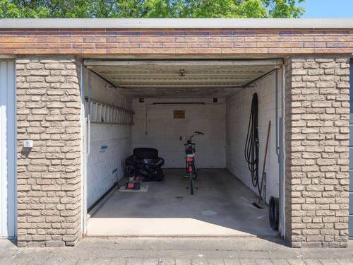 Garage mit Strom- und Wasseranschluss - 