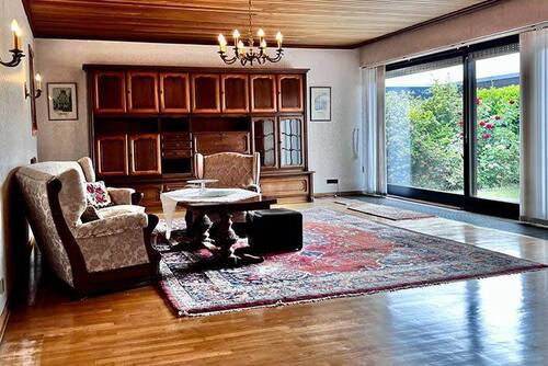 Wohnzimmer - 8 Zimmer Bungalow zum Kaufen in Münster