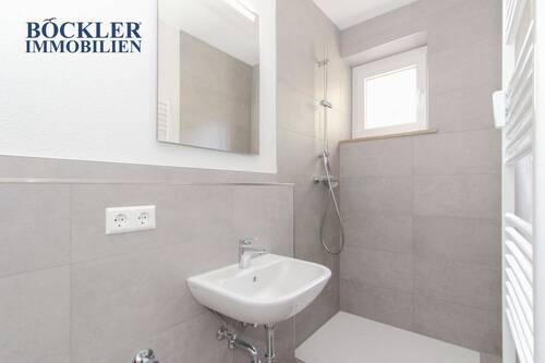 Badezimmer - 4 Zimmer Etagenwohnung zur Miete in Pforzheim