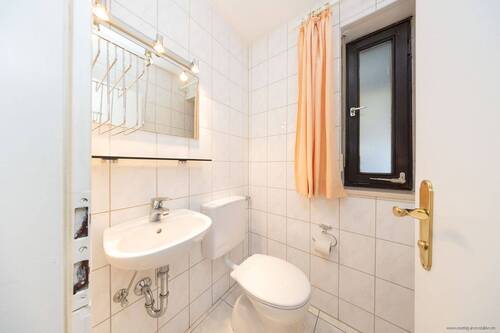 Gäste-WC - 6 Zimmer Doppelhaushälfte in Gräfelfing