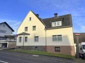 Vorderansicht - 7 Zimmer Einfamilienhaus zum Kaufen in Westerburg