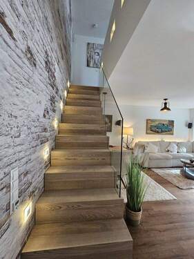 Treppe EG ins OG Glasgeländer - 