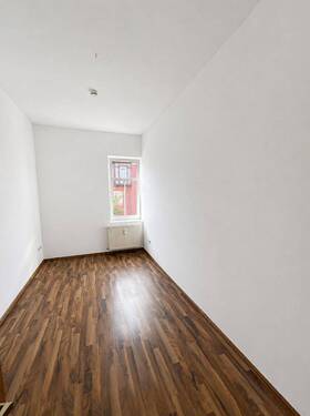 Wohn-/Schlafzimmer 2 - Etagenwohnung mit 84,00 m&sup2; in Bad Langensalza zur Miete