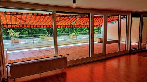 Wohnzimmer Pergola - 3 Zimmer Terrassenwohnung zum Kaufen in Stuttgart