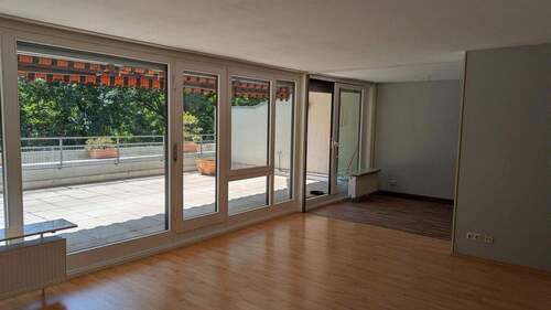 Wohnzimmer - 3 Zimmer Terrassenwohnung in Stuttgart