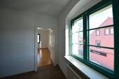Kueche mit Blick zum Wohnzimmer - 